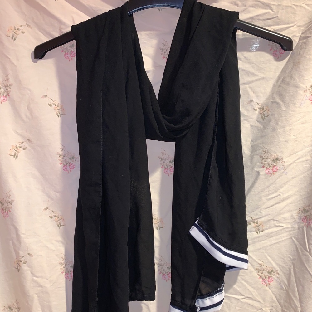 Black scarf with white details